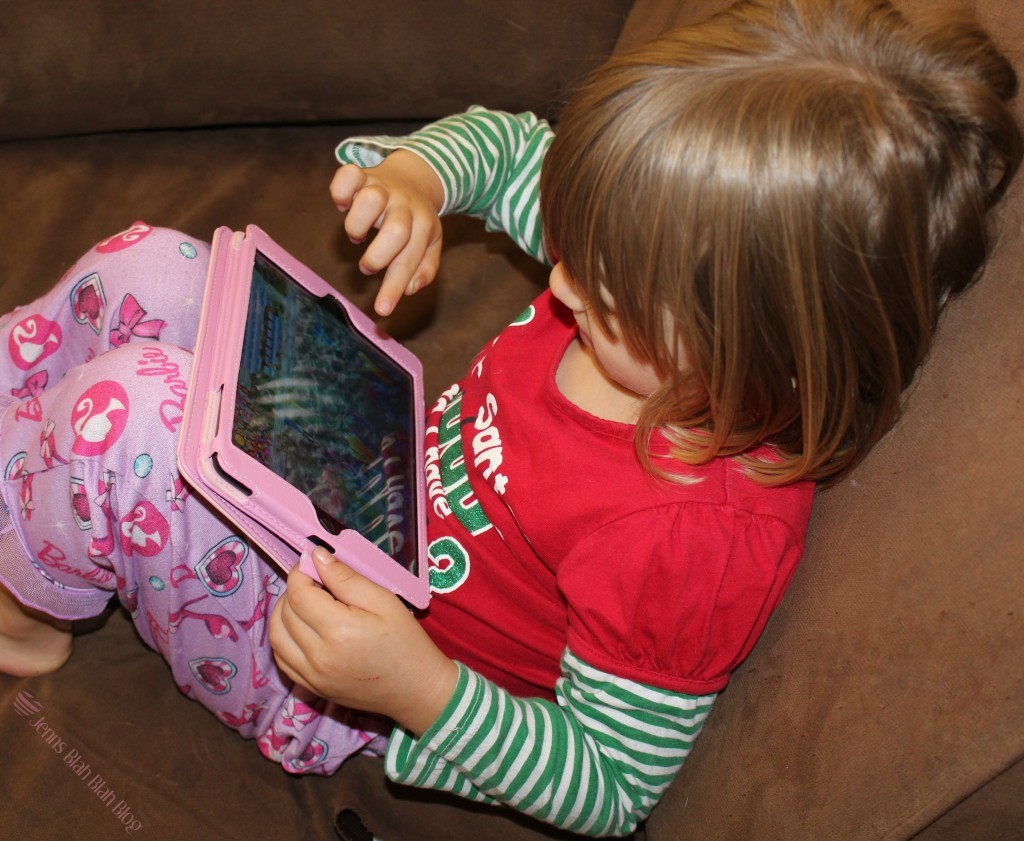 apps for ipad mini my dolphin show little girl playing game on ipad mini